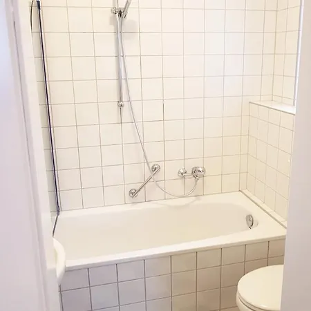 Modern & Chic With Terrace Or Balcony Neuss