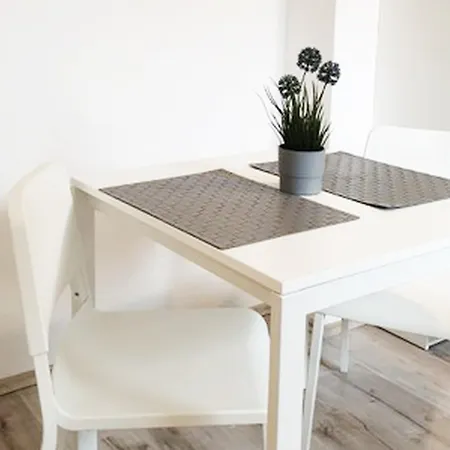 Modern & Chic With Terrace Or Balcony Apartament Neuss