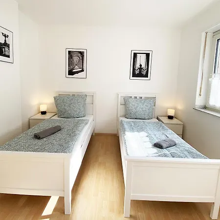 Modern & Chic With Terrace Or Balcony *
