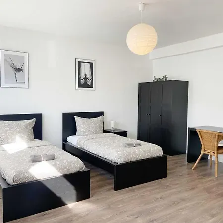 Modern & Chic With Terrace Or Balcony Apartament Neuss