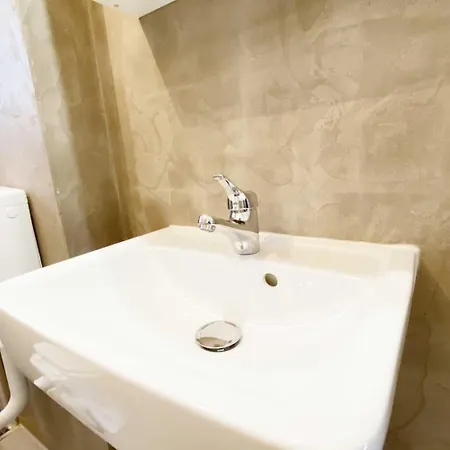 Modern & Chic With Terrace Or Balcony Apartament Neuss
