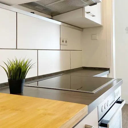 Modern & Chic With Terrace Or Balcony *