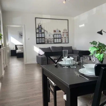 Modern & Chic With Terrace Or Balcony *