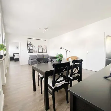 Modern & Chic With Terrace Or Balcony Neuss