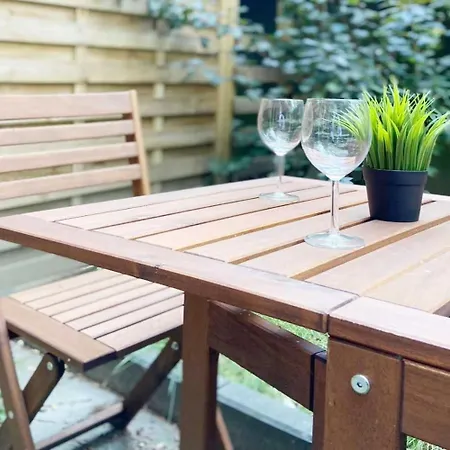 Modern & Chic With Terrace Or Balcony