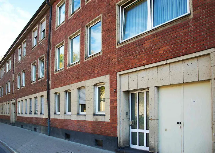 Modern & Chic With Terrace Or Balcony Neuss