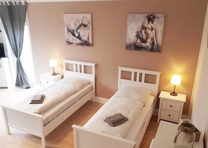 Appartamento Modern & Chic With Terrace Or Balcony Neuss