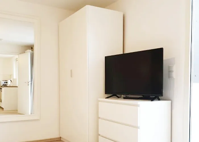 Modern & Chic With Terrace Or Balcony Neuss