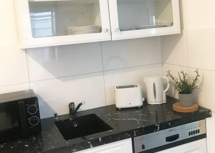 Modern & Chic With Terrace Or Balcony *