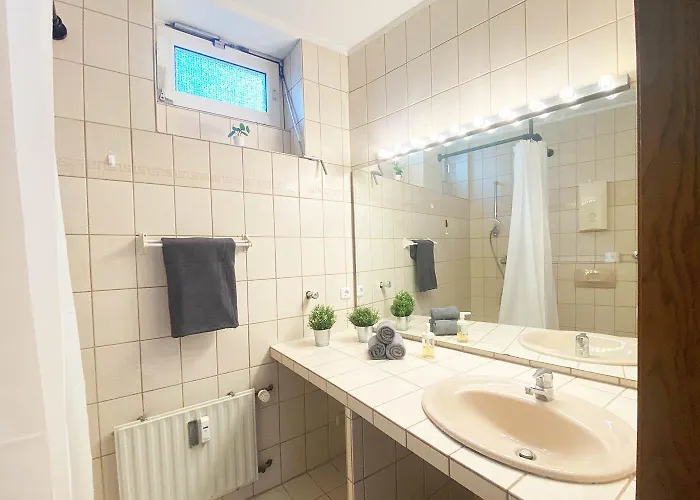 Modern & Chic With Terrace Or Balcony *