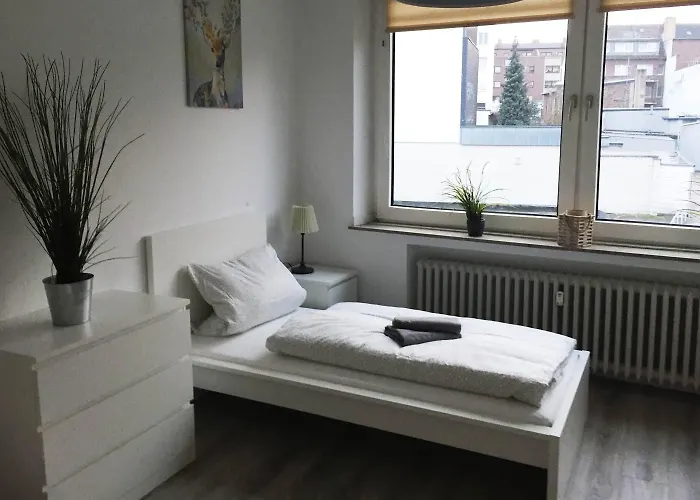 Modern & Chic With Terrace Or Balcony Neuss