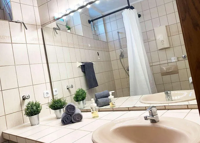 Modern & Chic With Terrace Or Balcony Neuss