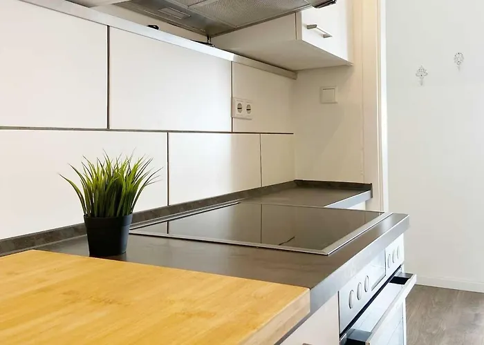 Modern & Chic With Terrace Or Balcony *