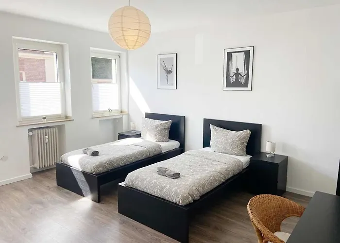 Modern & Chic With Terrace Or Balcony Neuss