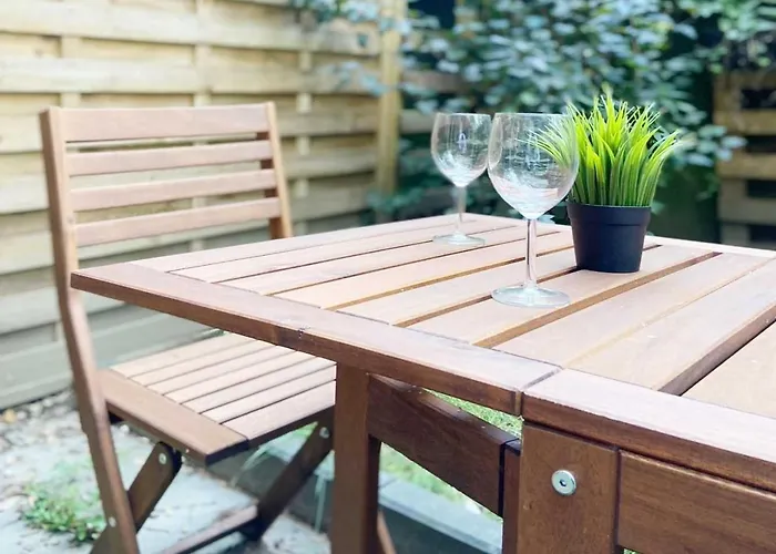 Modern & Chic With Terrace Or Balcony